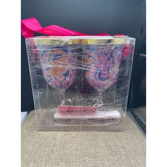 New Lilly Pulitzer Set Of Catch And Release Wine Glasses With Lid And Straw 2 Pi - Picture 3 of 4